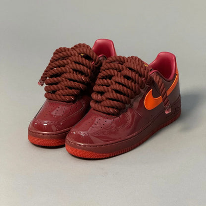 Nike Air Force 1 "Lacet corde" - Bordeaux vernis, swoosh orange