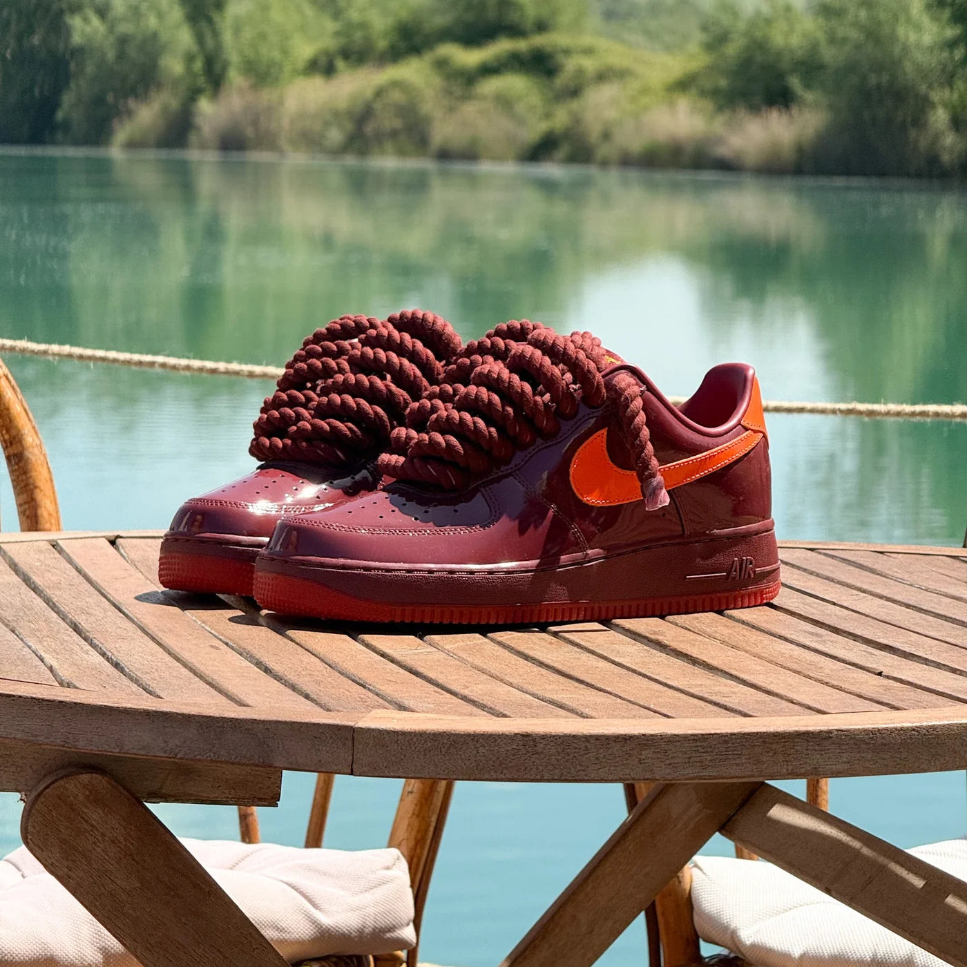Nike Air Force 1 "Lacet corde" - Bordeaux vernis, swoosh orange