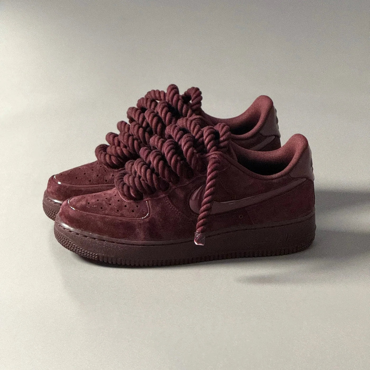 Nike Air Force 1 «Lása corda» - Daim Bordeaux